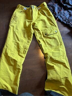 Liquido Men’s Bright Yellow Cargo Snow Pants